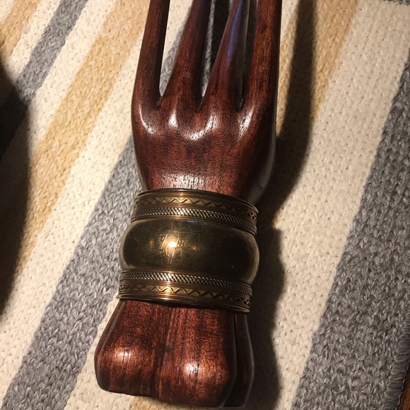 Wide cuff bracelet - Picture 3 of 8